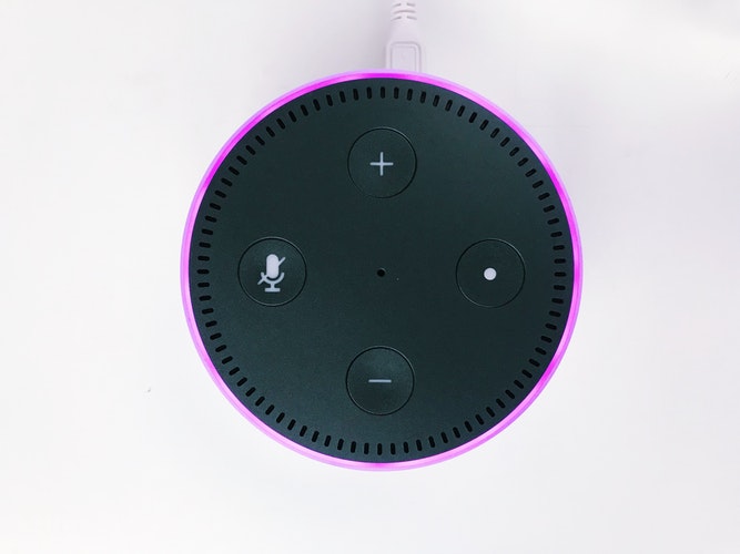 Amazon Alexa Echo en purple mode
